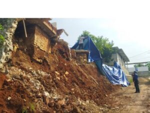 Landslide Hits Purworejo, 4 Residents