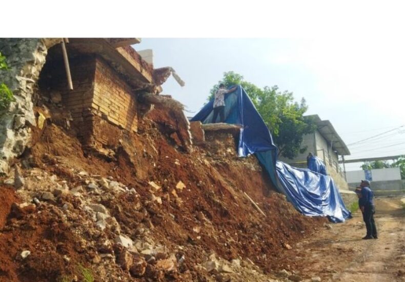 Landslide Hits Purworejo, 4 Residents