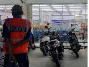 The vicious circle of illegal parking in Jakarta