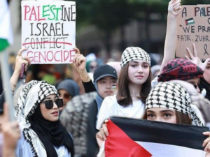 Hundreds of Palestinians