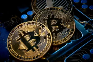 Crypto Market Dips $45B, MemeCore Falls 35%, Bitcoin Eyes $115K Support